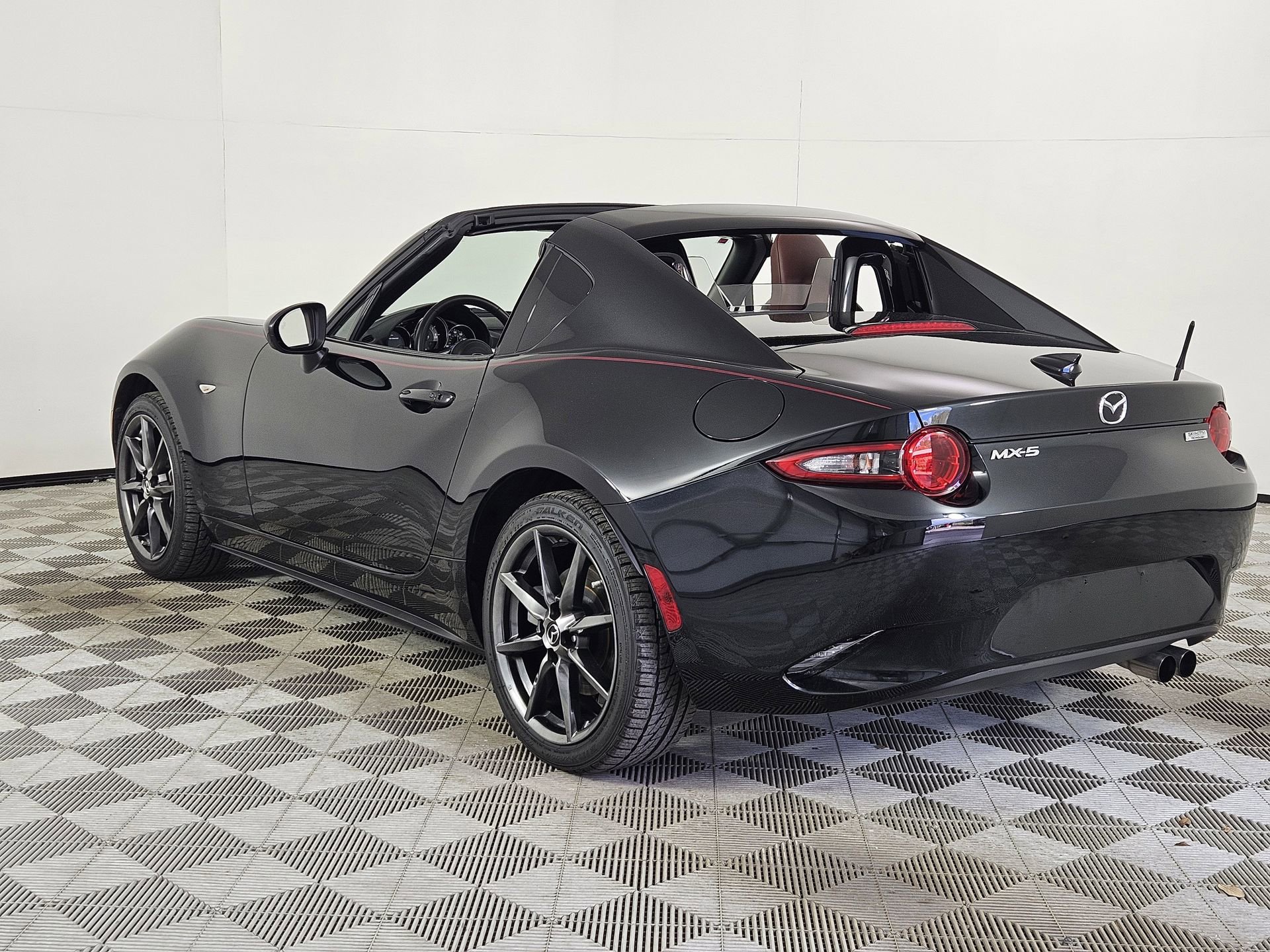 Used 2018 MAZDA MX-5 Miata RF Grand Touring RWD image 5