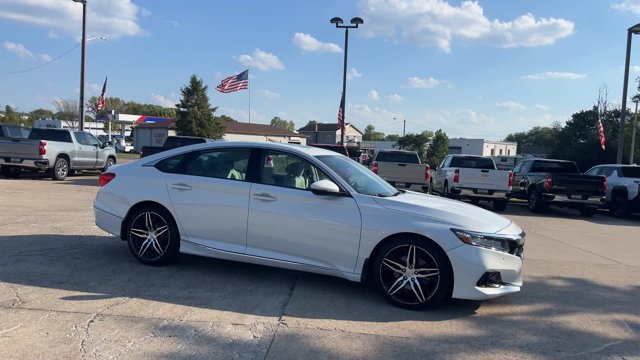 Used 2021 Honda Accord Touring image 2