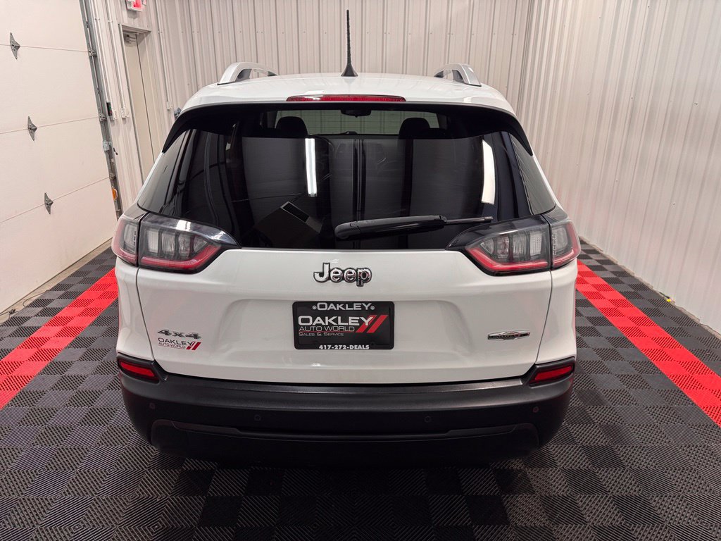 Used 2021 Jeep Cherokee Latitude Plus AWD/4WD image 3