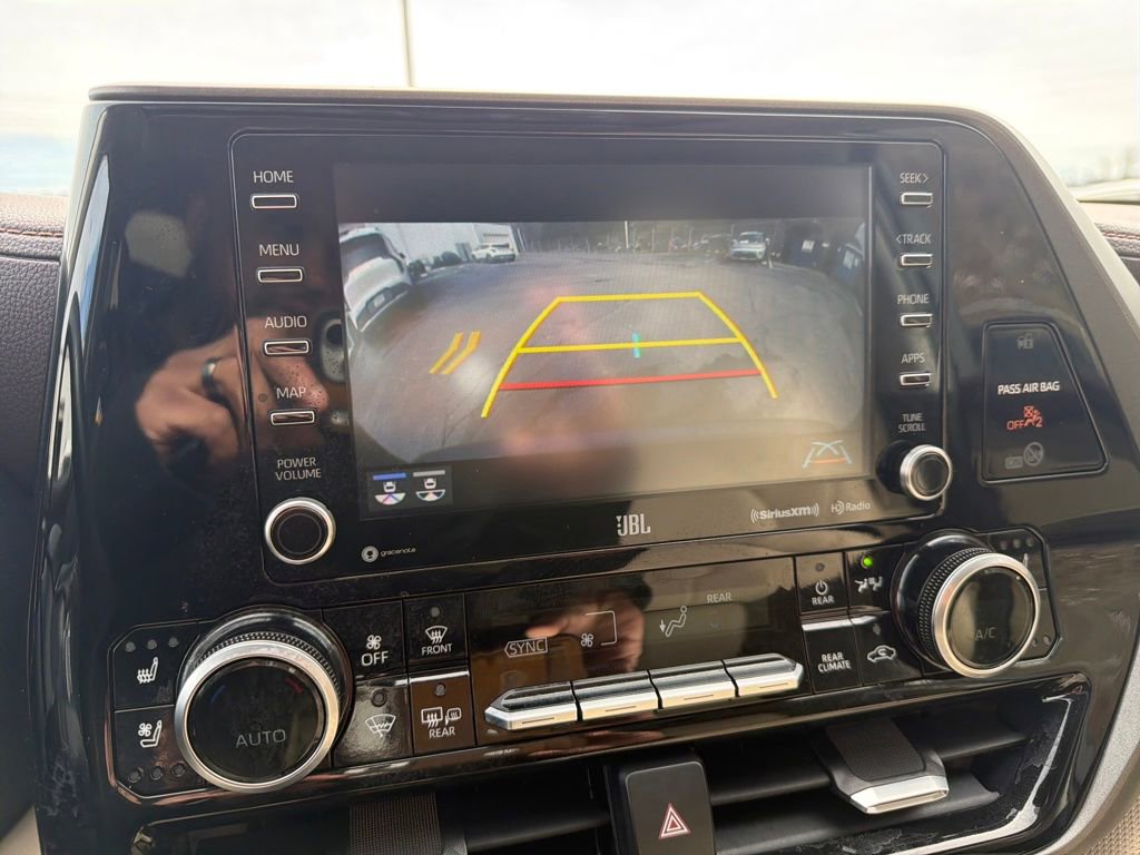 Used 2021 Toyota Highlander Limited image 19
