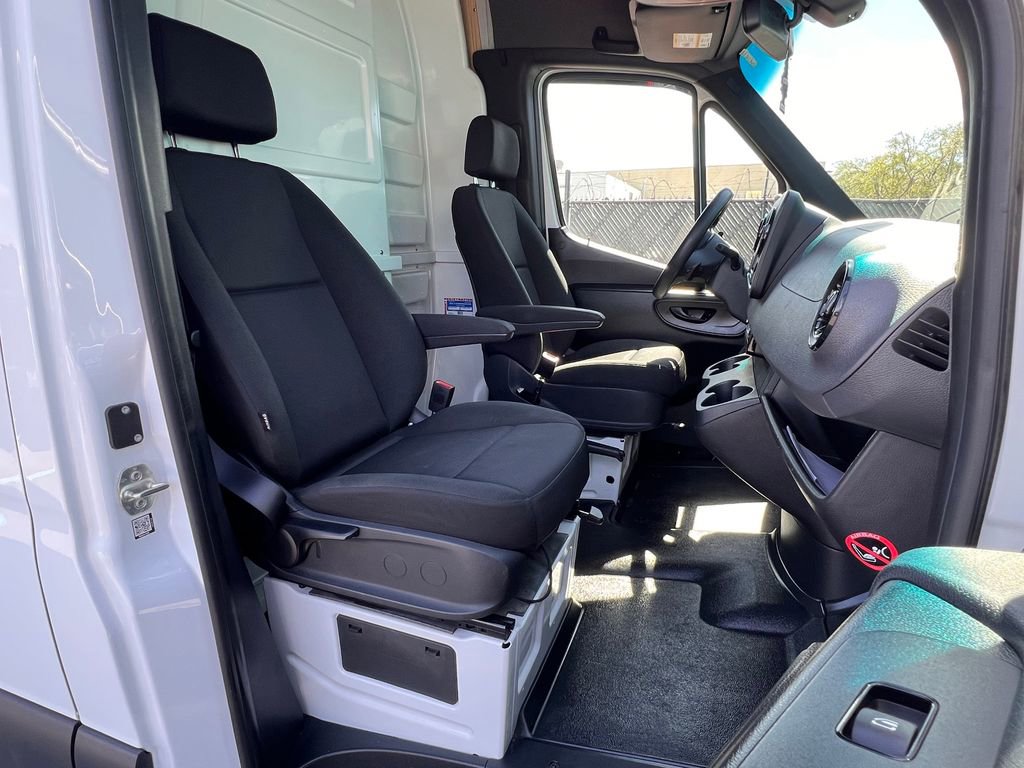 Used 2022 Mercedes-Benz Sprinter 2500 image 6