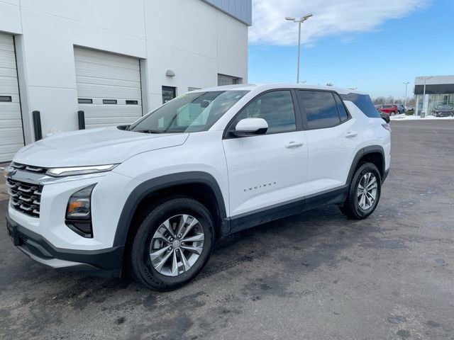 Used 2025 Chevrolet Equinox LT image 2