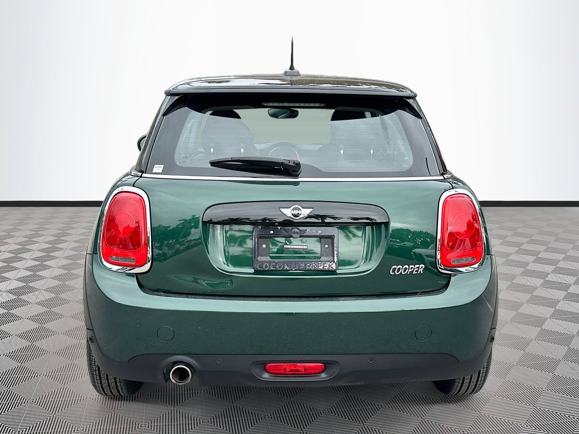 Used 2018 MINI Cooper 2-Door Hardtop image 6