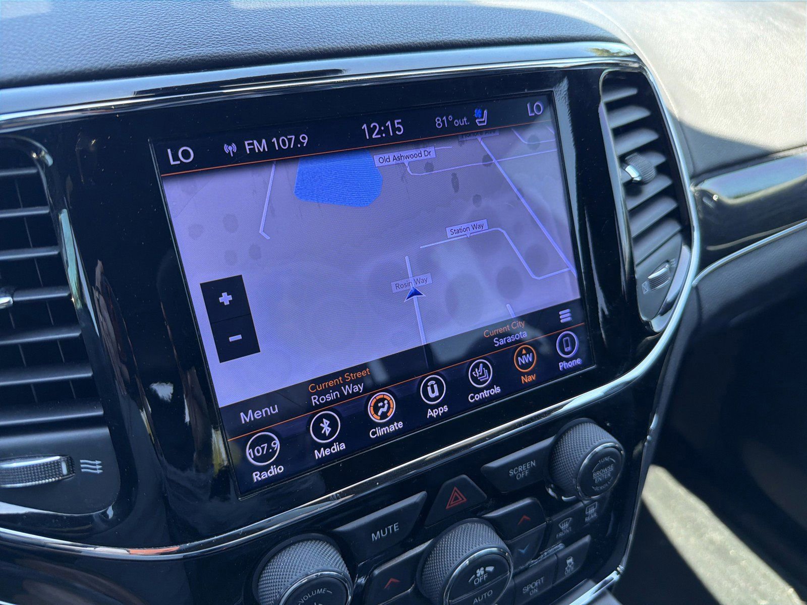 Used 2019 Jeep Grand Cherokee Overland AWD/4WD image 28