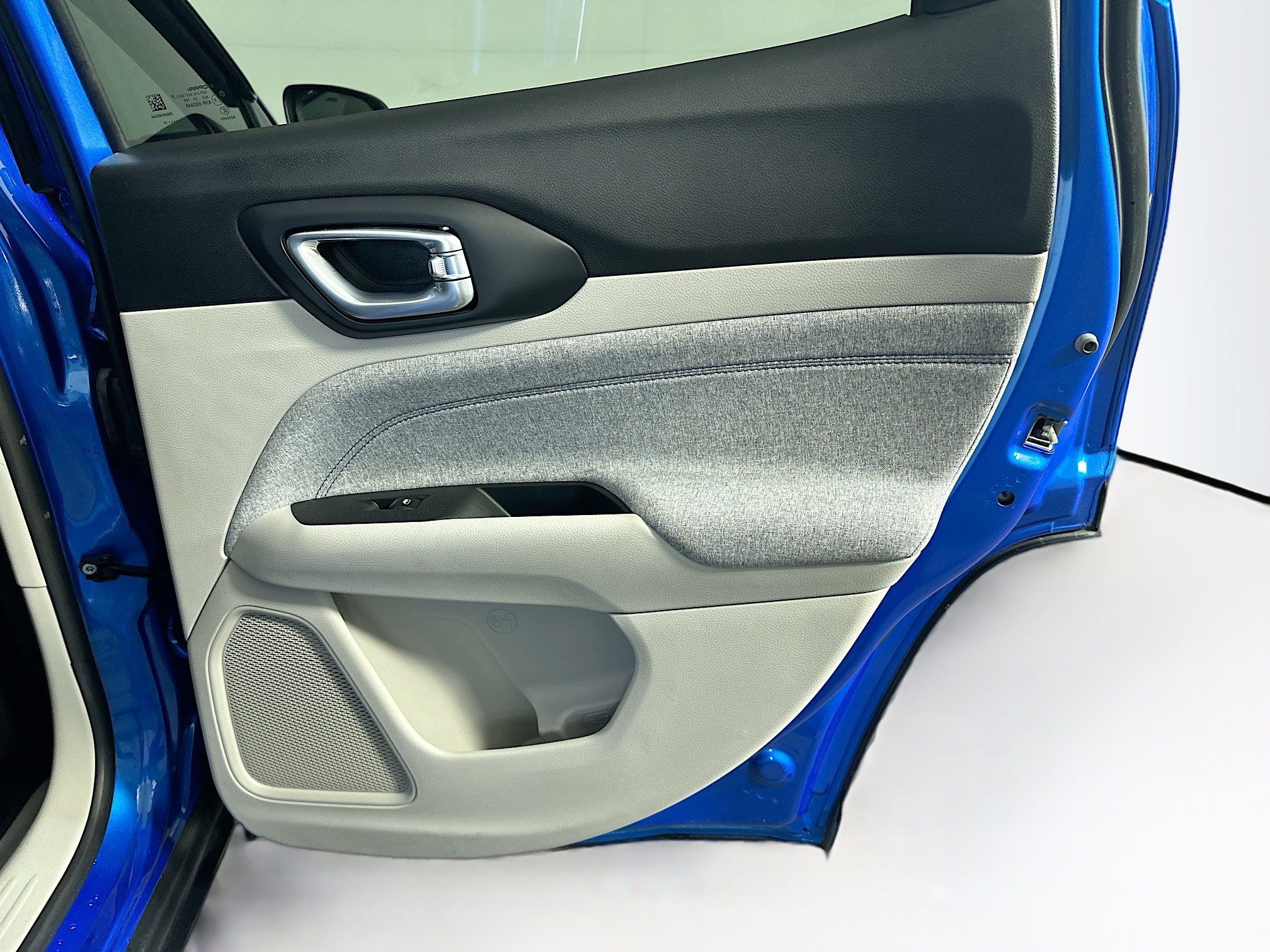 Used 2023 Jeep Compass Latitude image 31