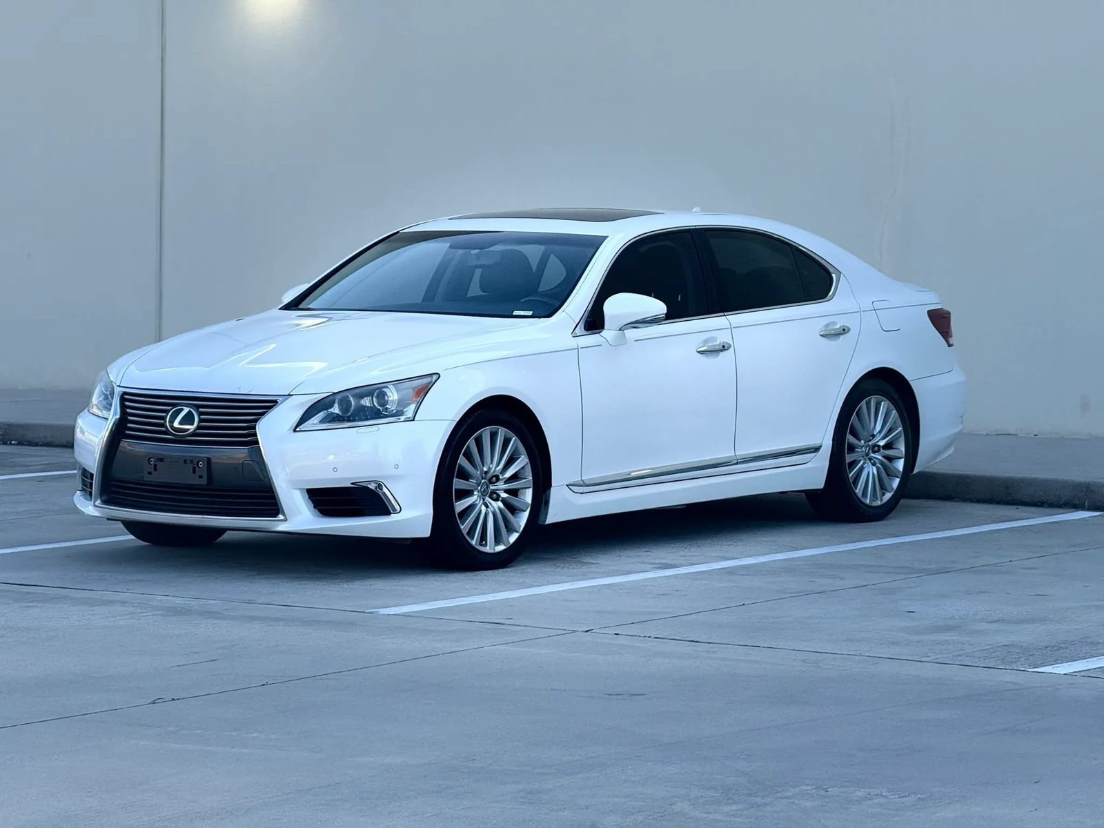 Used 2013 Lexus LS 460 w/ Comfort Pkg RWD image 3