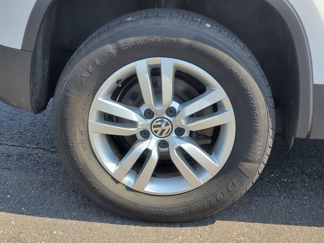 Used 2014 Volkswagen Tiguan S image 6