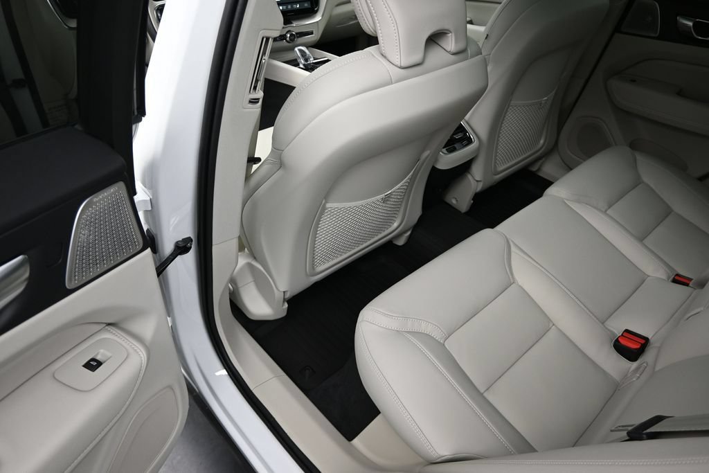 New 2026 Volvo XC60 B5 Ultra w/ Climate Package AWD/4WD image 12