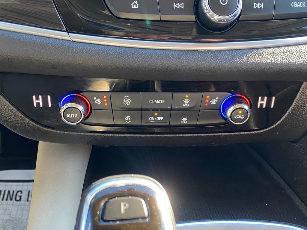 Used 2021 Buick Enclave Essence image 24