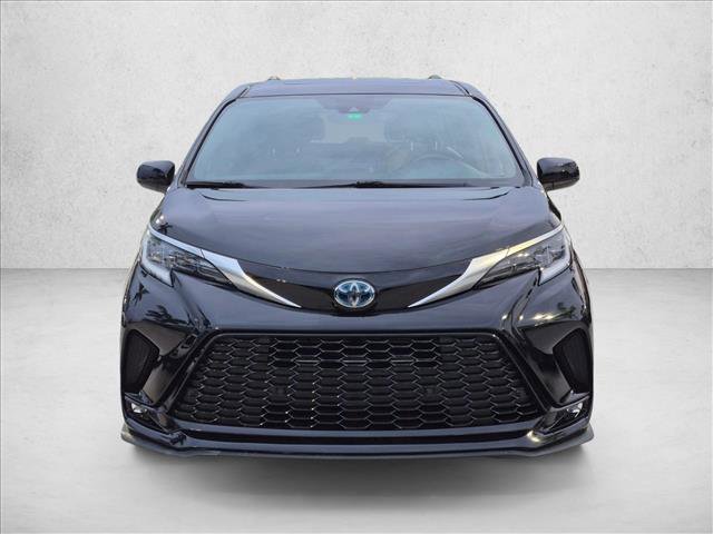 Used 2021 Toyota Sienna XSE w/ XSE Plus Package FWD image 2