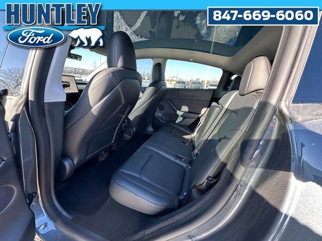 Used 2022 Tesla Model Y Long Range image 16