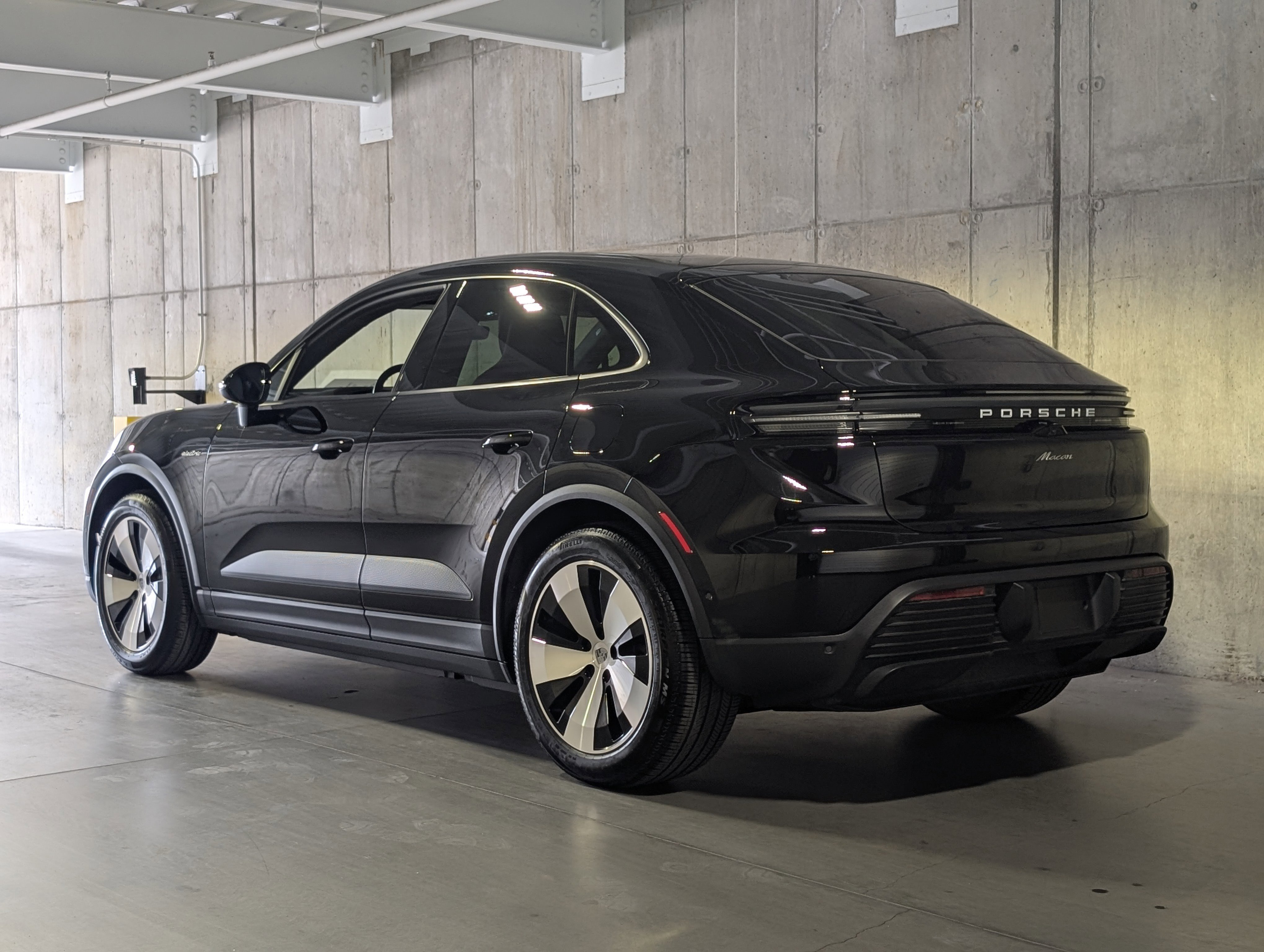 Certified 2025 Porsche Macan Electric image 3