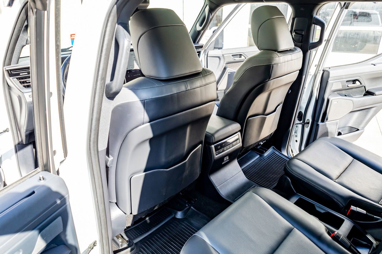 Used 2024 Lexus GX 550 w/ Accessory Package (Z1) image 32