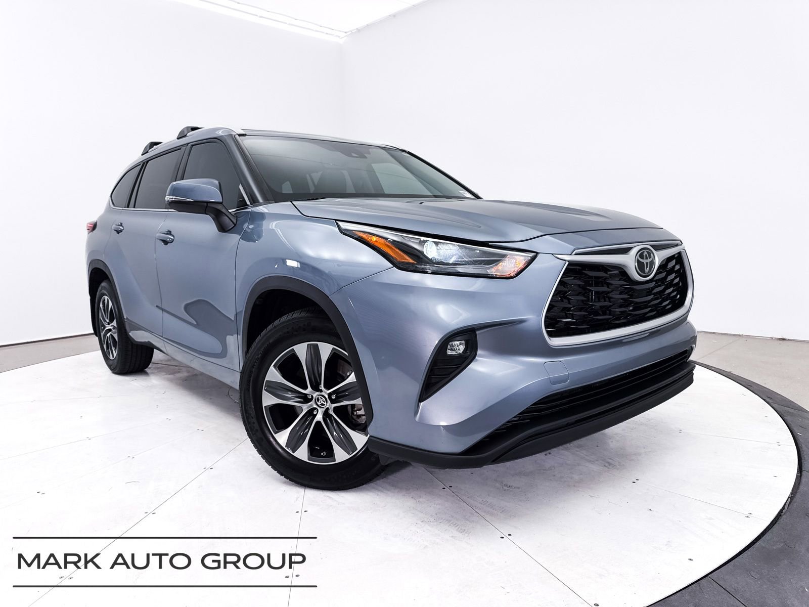 Used 2023 Toyota Highlander XLE FWD video 1