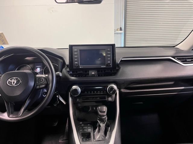 Used 2021 Toyota RAV4 LE image 20