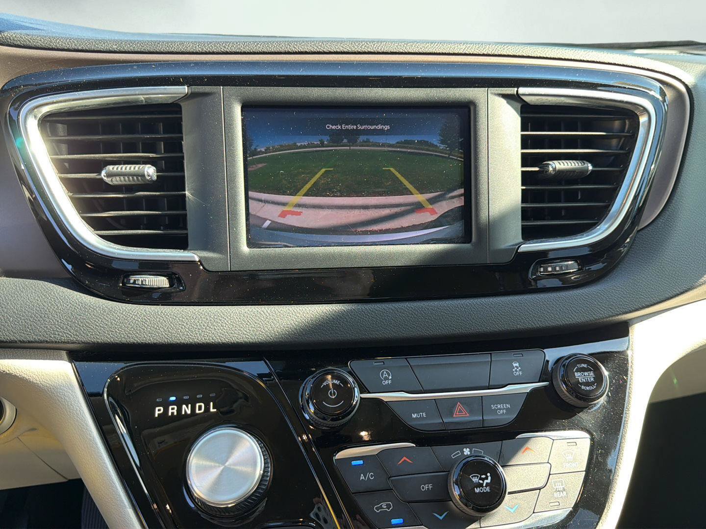 Used 2023 Chrysler Voyager LX FWD image 16