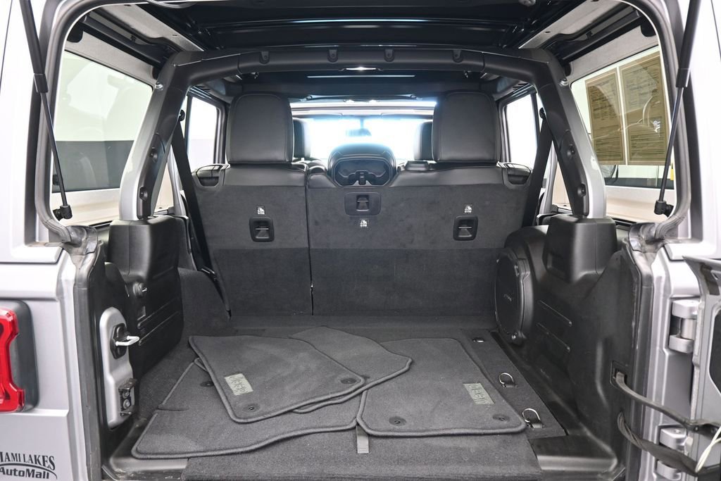Used 2021 Jeep Wrangler Unlimited Sahara AWD/4WD image 35