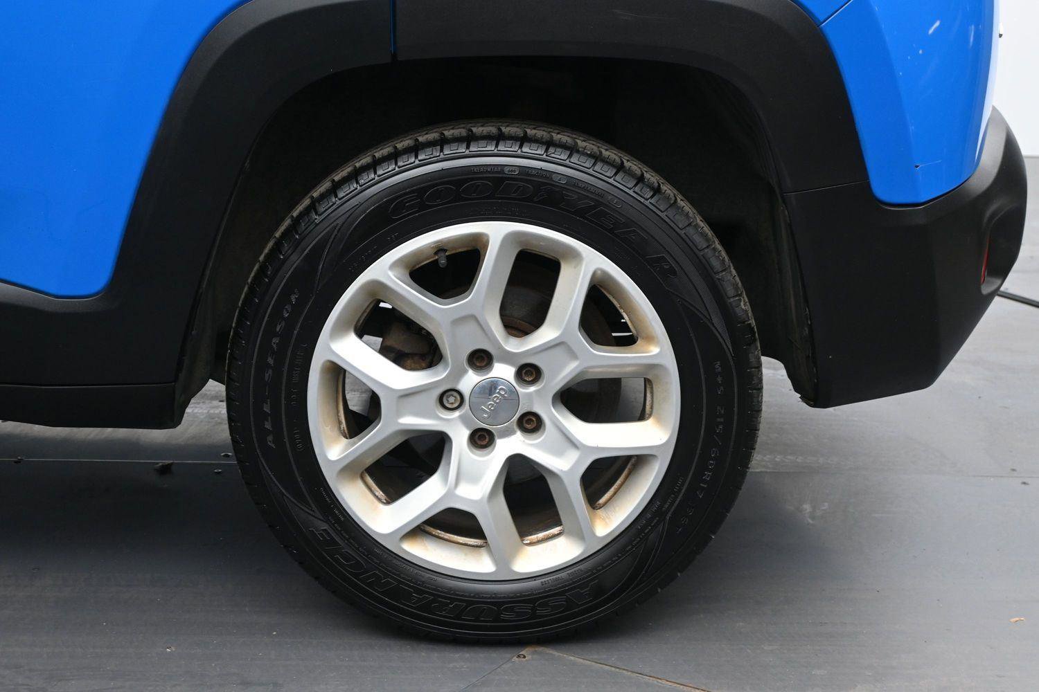 Used 2015 Jeep Renegade Latitude AWD/4WD image 10
