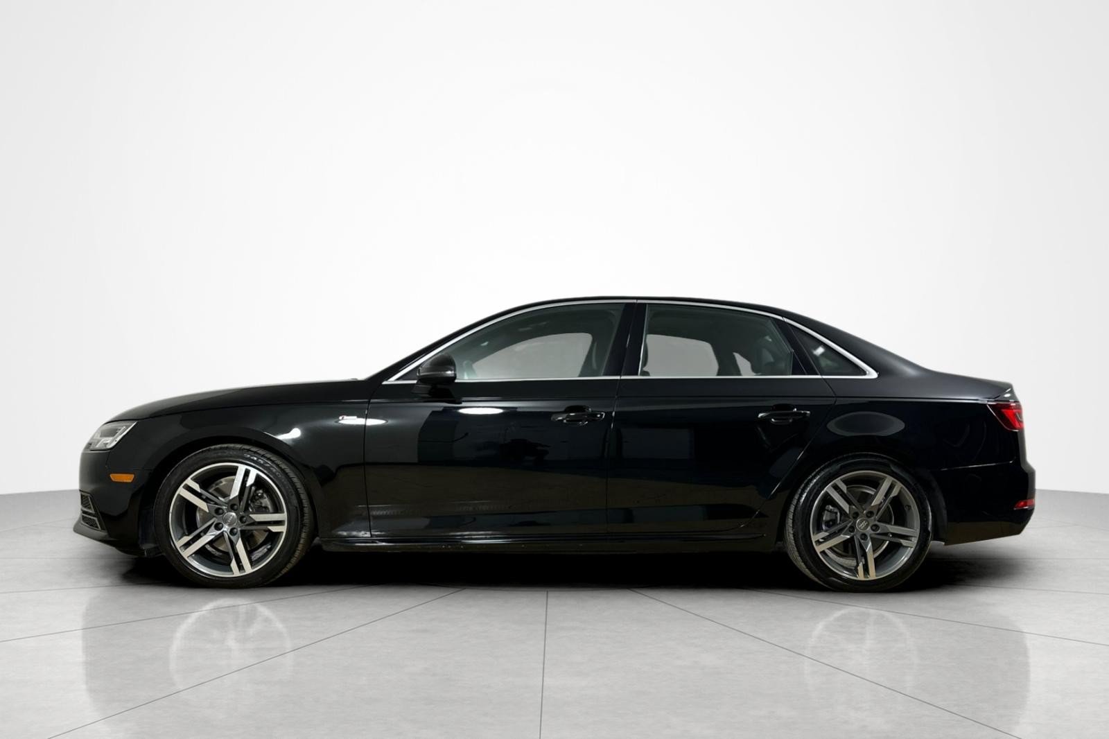 Used 2018 Audi A4 2.0T Ultra Premium Plus w/ Premium Plus Package FWD image 2