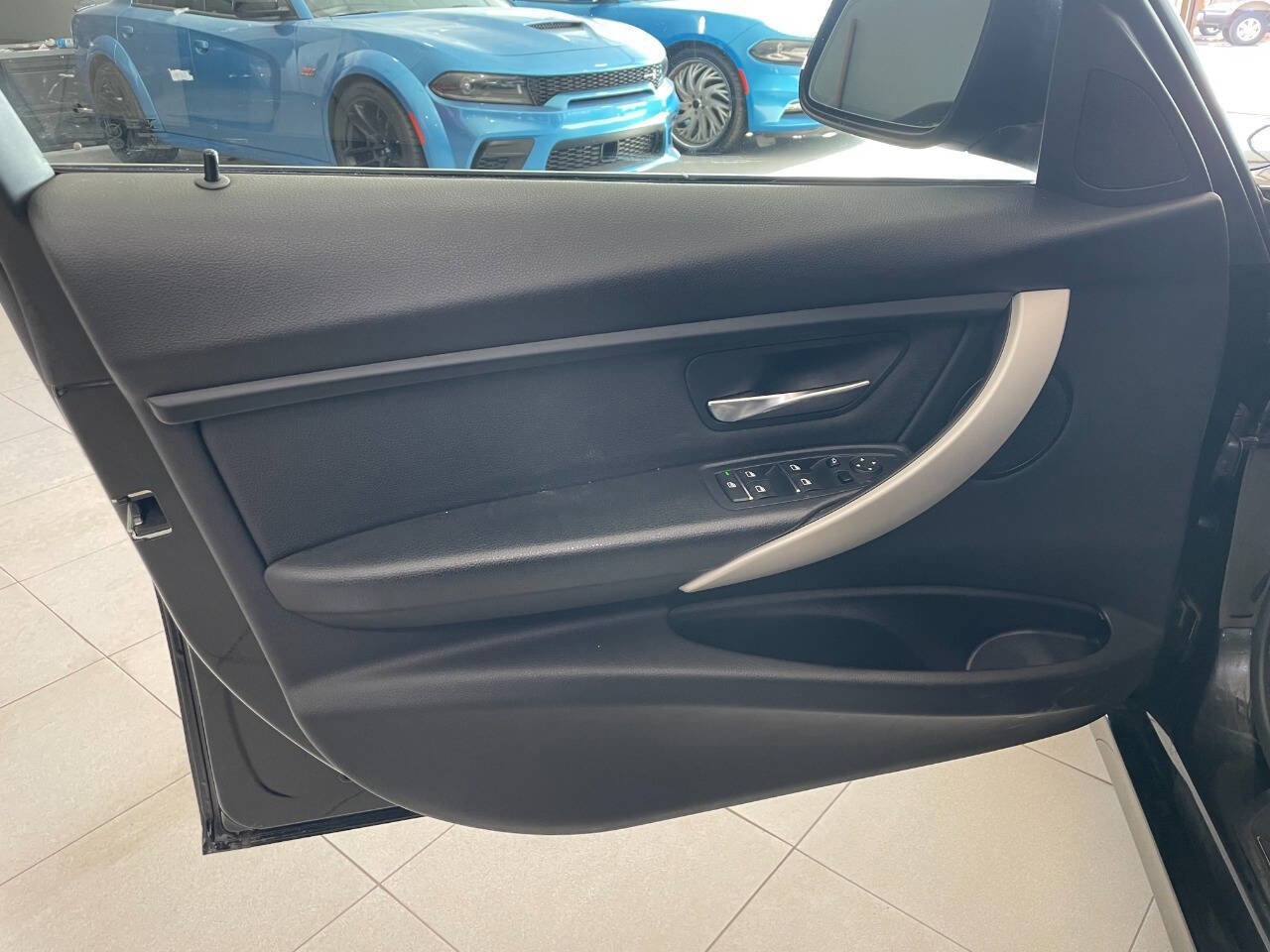 Used 2017 BMW 320i xDrive Sedan image 13