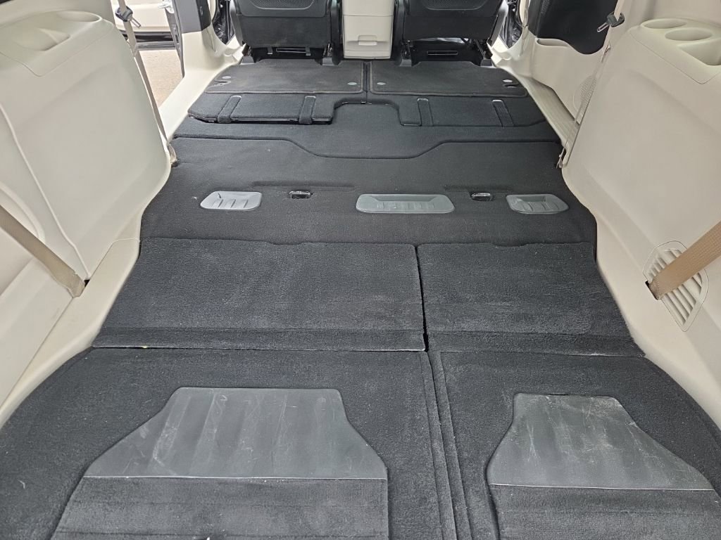 Used 2023 Chrysler Pacifica Touring-L FWD image 32