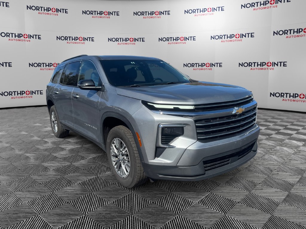 Used 2025 Chevrolet Traverse LT