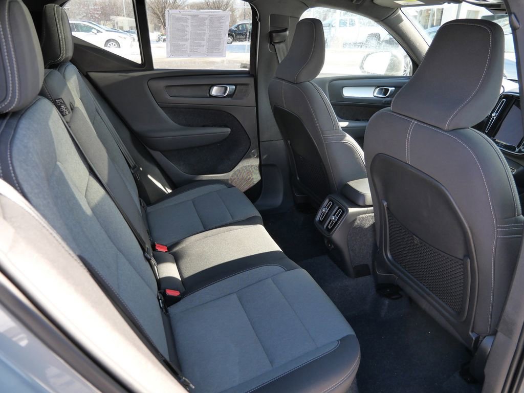 Used 2024 Volvo XC40 B5 Core image 21