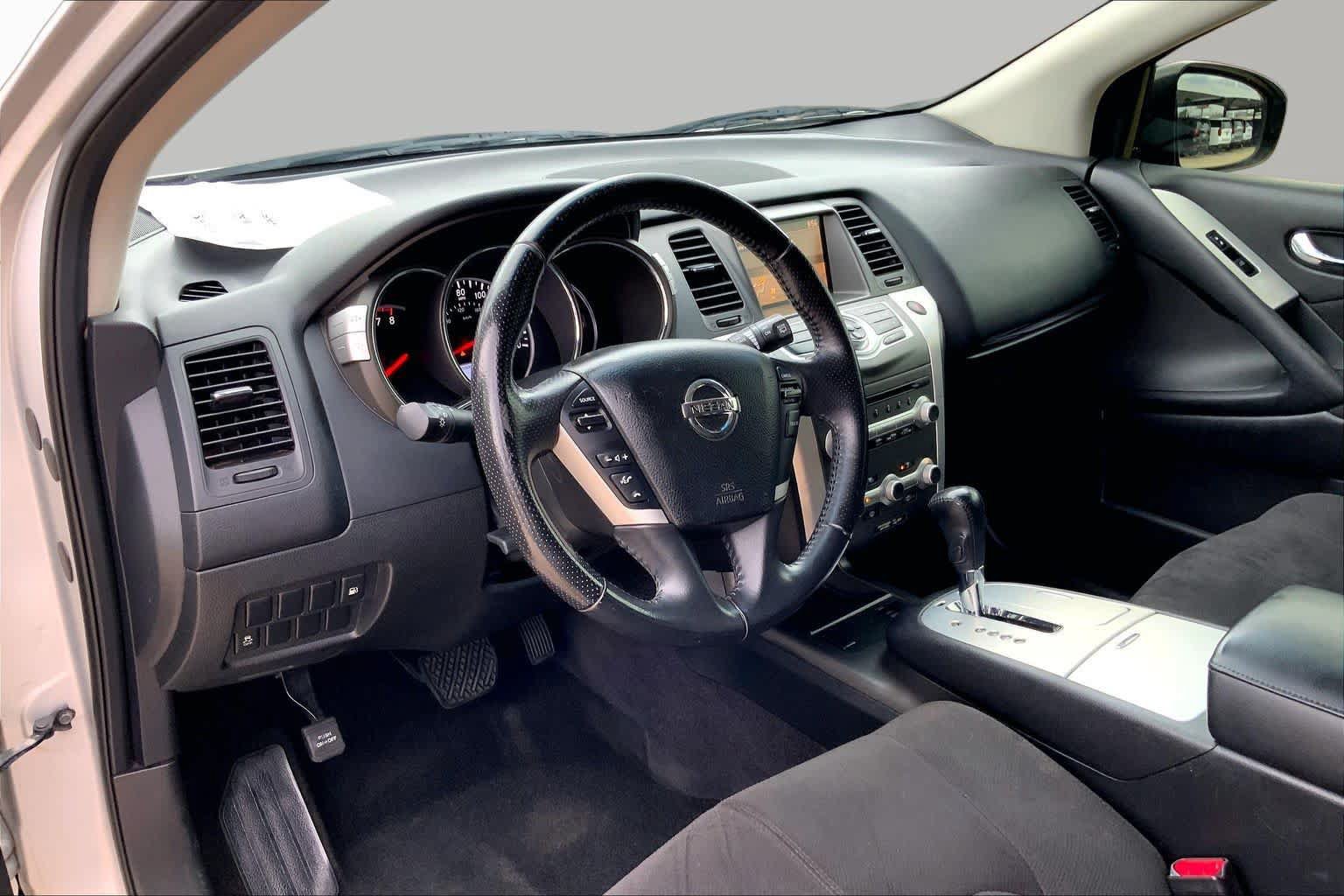 Used 2013 Nissan Murano SV AWD/4WD image 16
