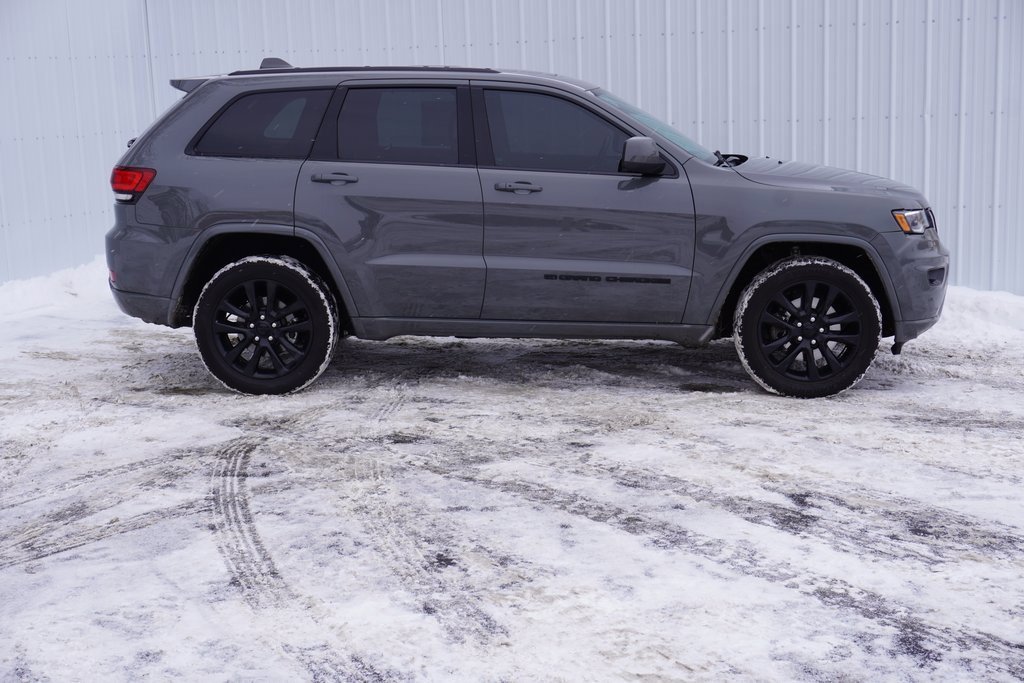Used 2022 Jeep Grand Cherokee Laredo X image 2