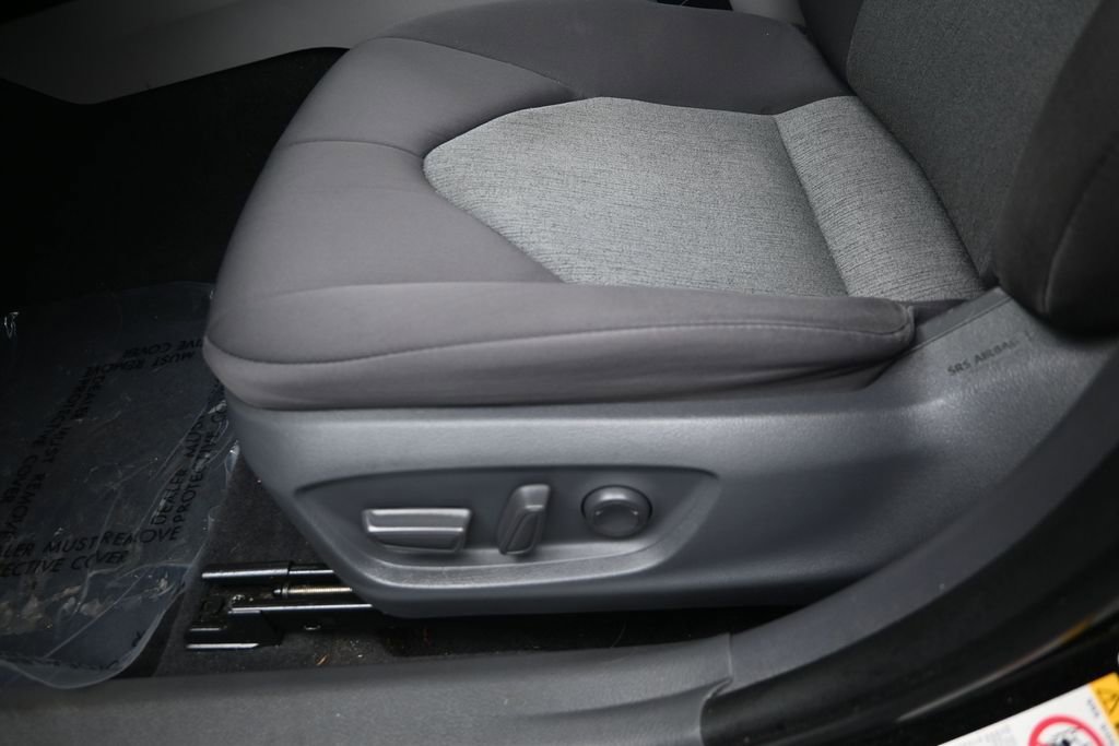 Used 2018 Toyota Camry LE w/ Moonroof Package FWD image 12