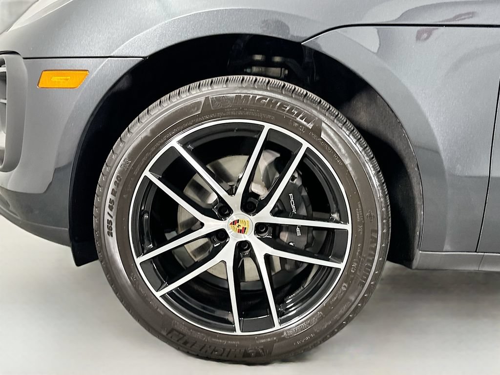 New 2025 Porsche Macan AWD/4WD image 33