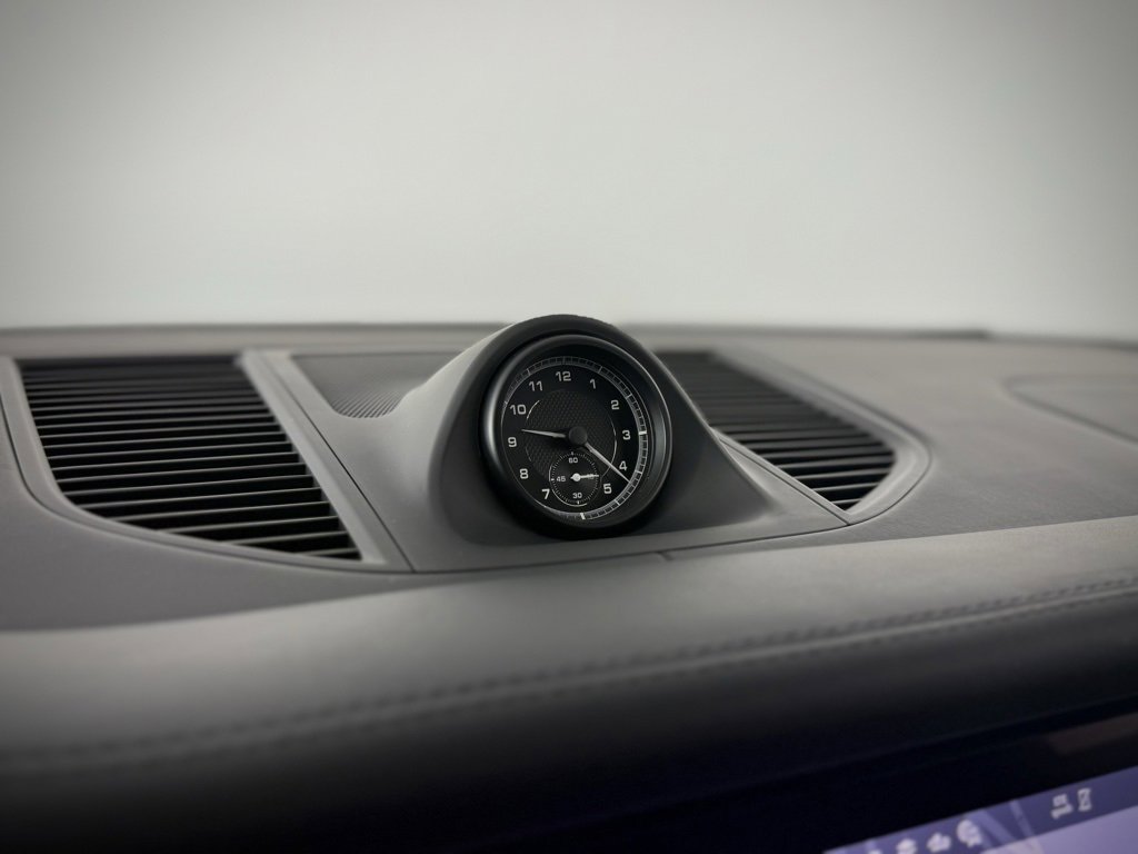 Certified 2024 Porsche Macan image 31