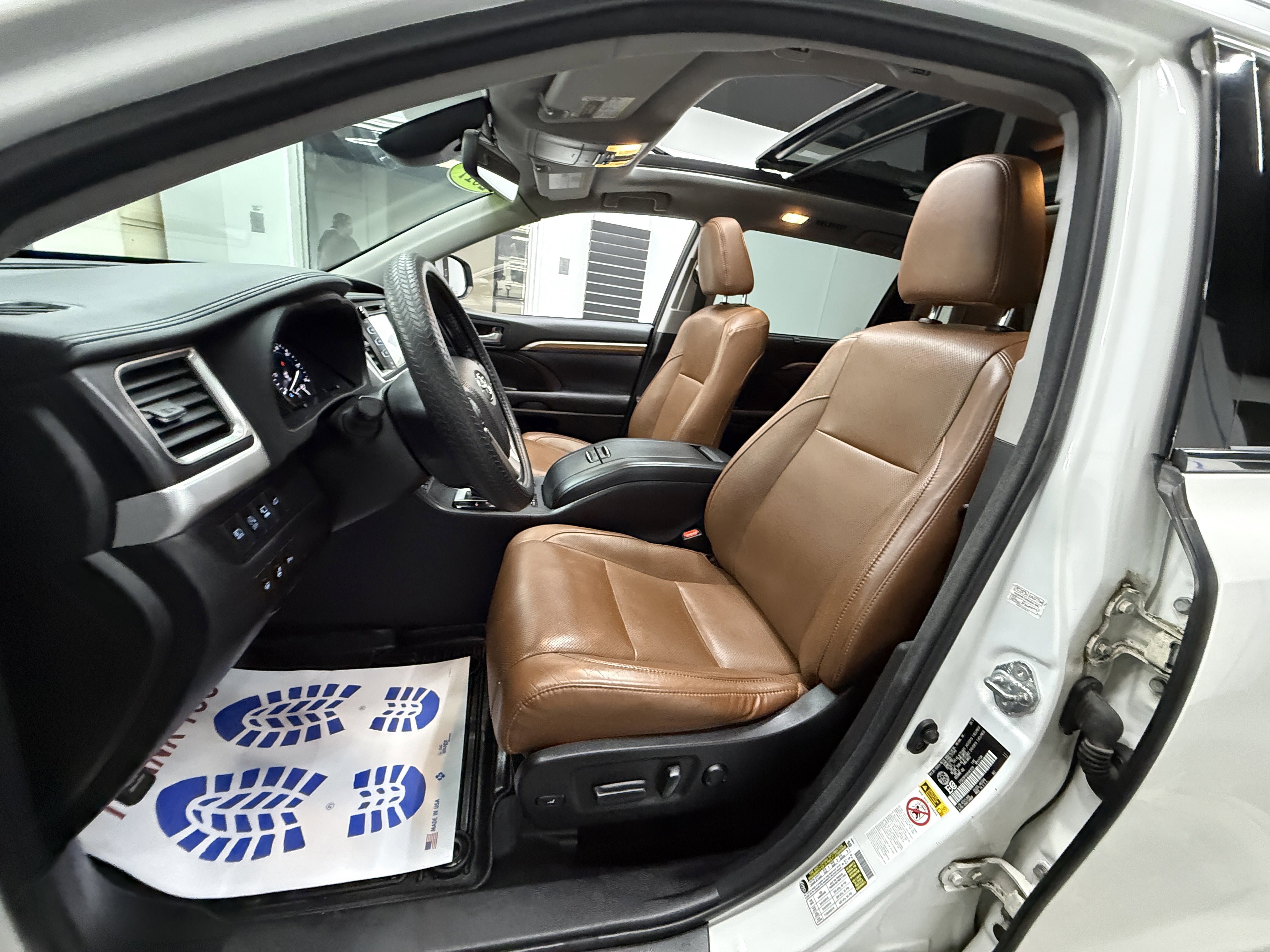 Used 2017 Toyota Highlander Limited image 10