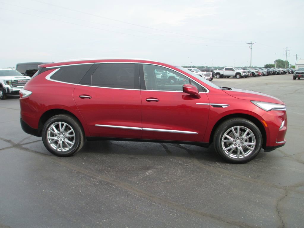 Used 2022 Buick Enclave Essence w/ Experience Buick Package FWD image 4