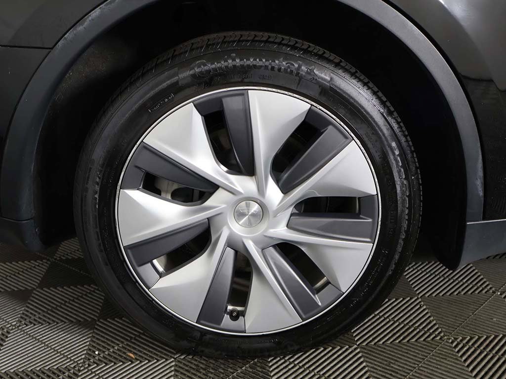 Used 2022 Tesla Model Y Long Range image 22