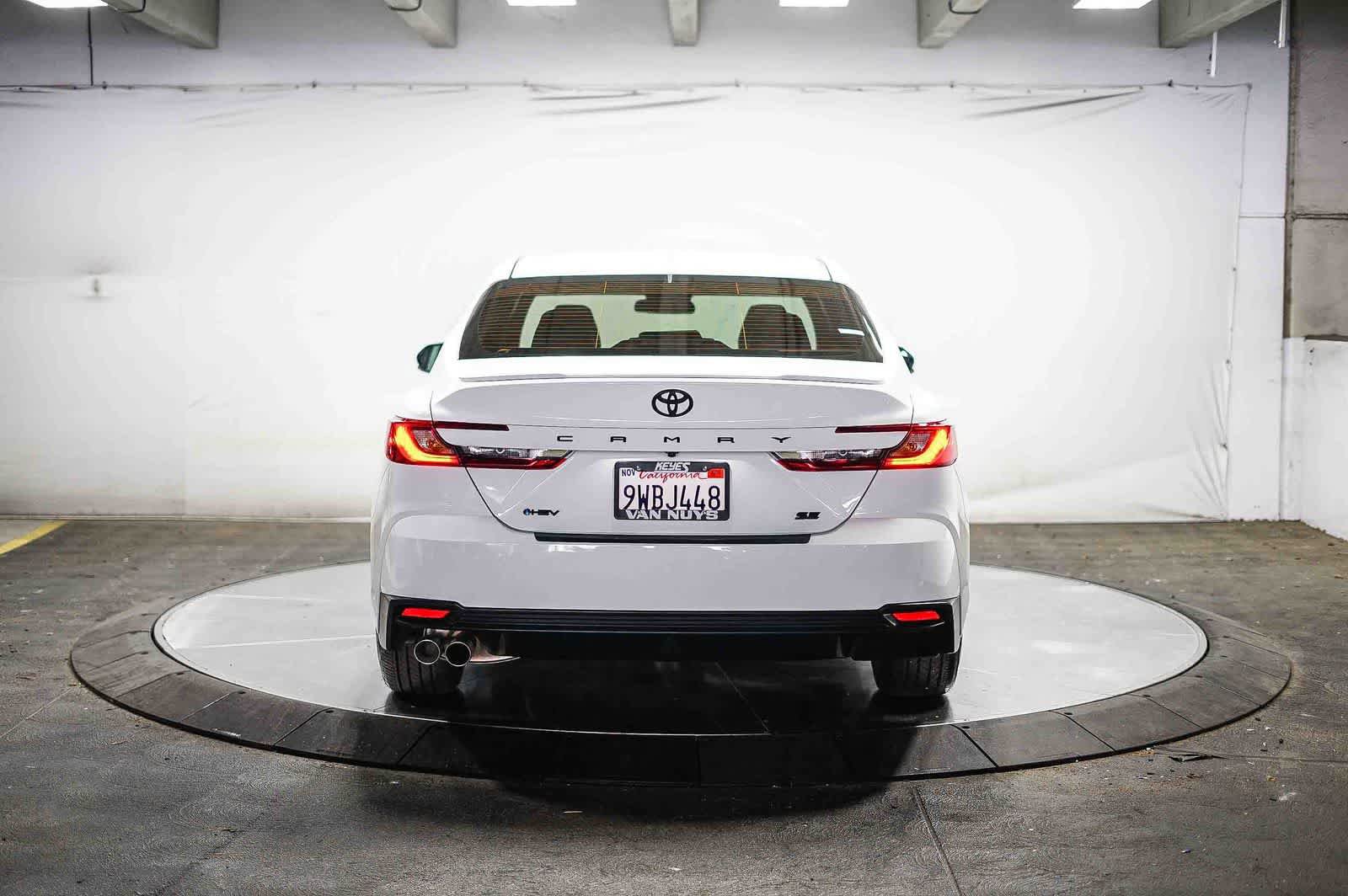 Used 2026 Toyota Camry SE FWD image 3