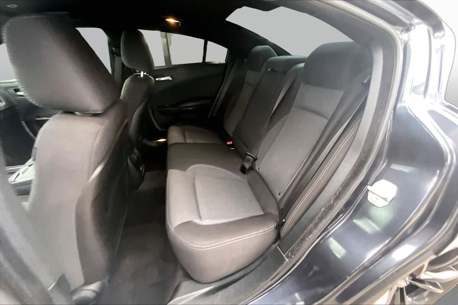 Used 2017 Dodge Charger SE w/ Blacktop Package RWD image 21