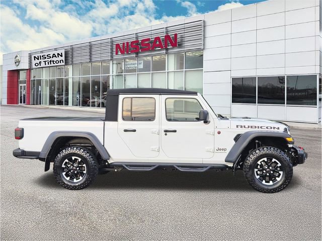 Used 2024 Jeep Gladiator Rubicon w/ Technology Group AWD/4WD image 3