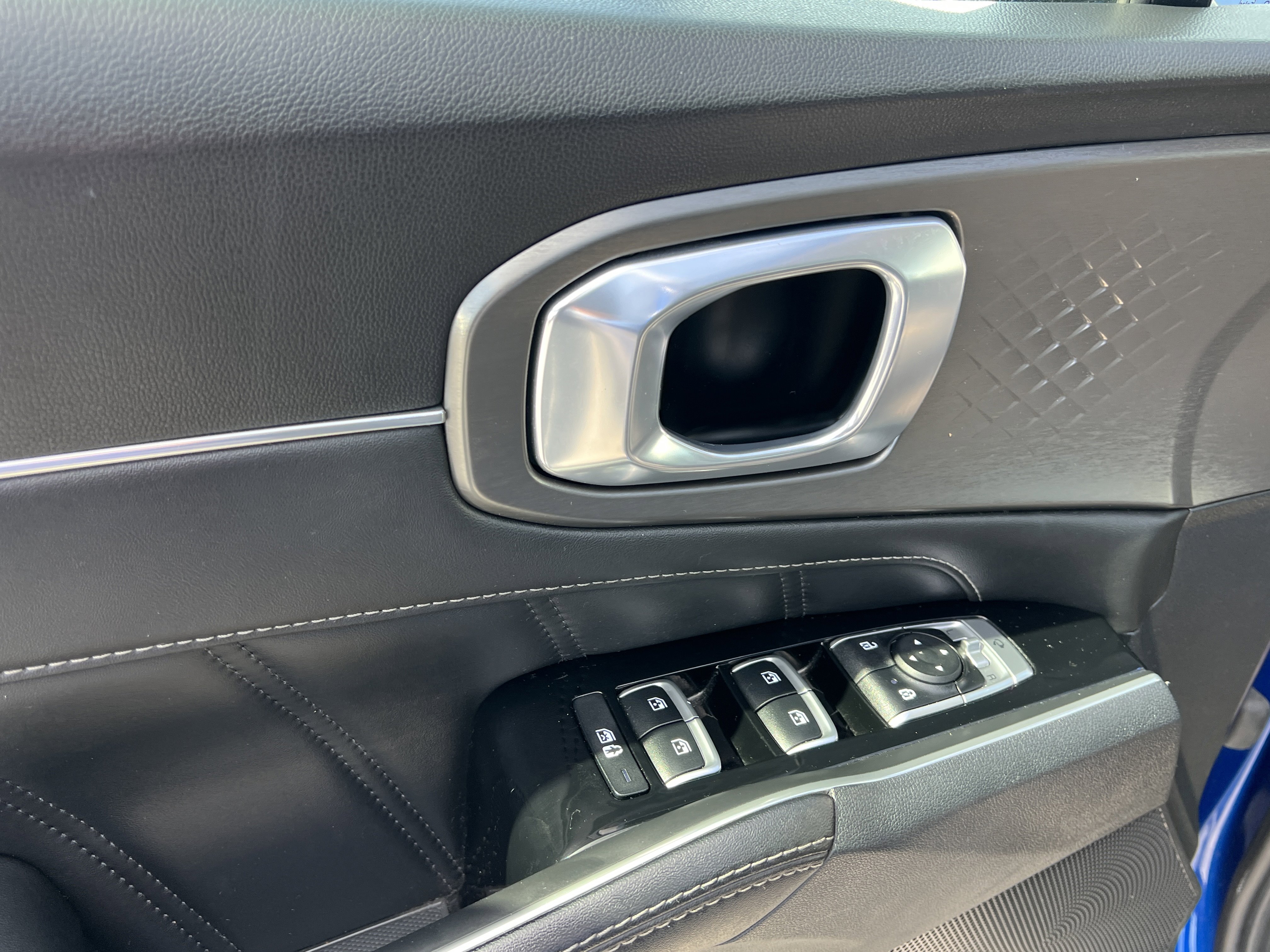 Certified 2023 Kia Sorento SX image 26