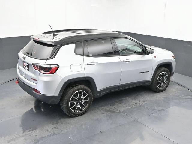 Used 2025 Jeep Compass Trailhawk AWD/4WD image 35