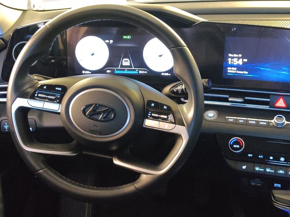 Used 2023 Hyundai Elantra Limited image 22