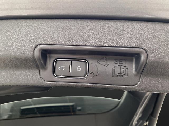 Used 2022 Ford Explorer XLT w/ Equipment Group 202A image 17