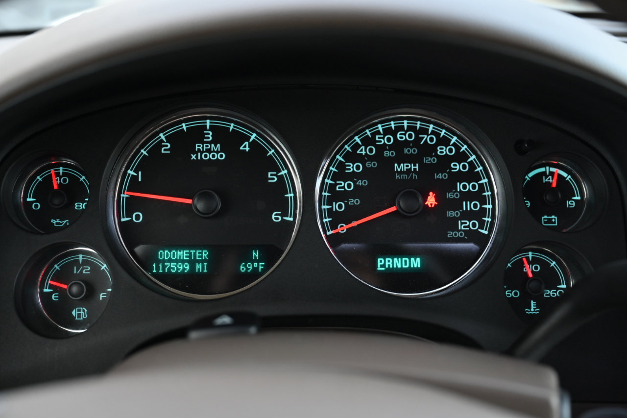 Used 2013 Chevrolet Suburban LTZ RWD image 37