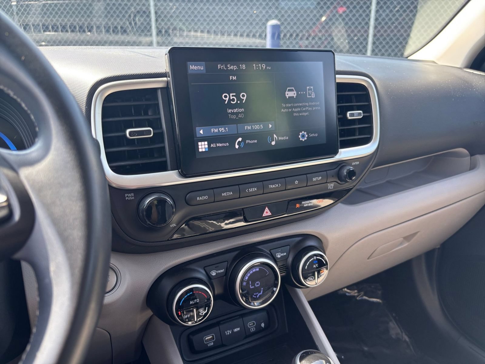 Used 2026 Hyundai Venue SEL FWD image 16