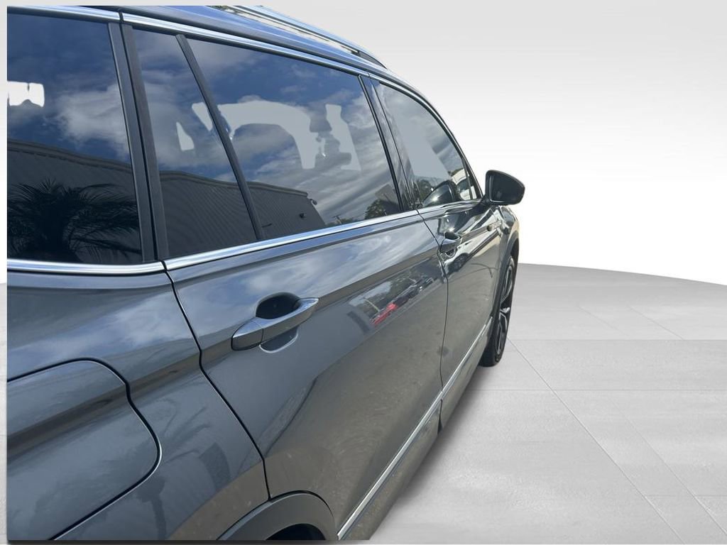 Used 2024 Volkswagen Tiguan SEL R-Line image 38