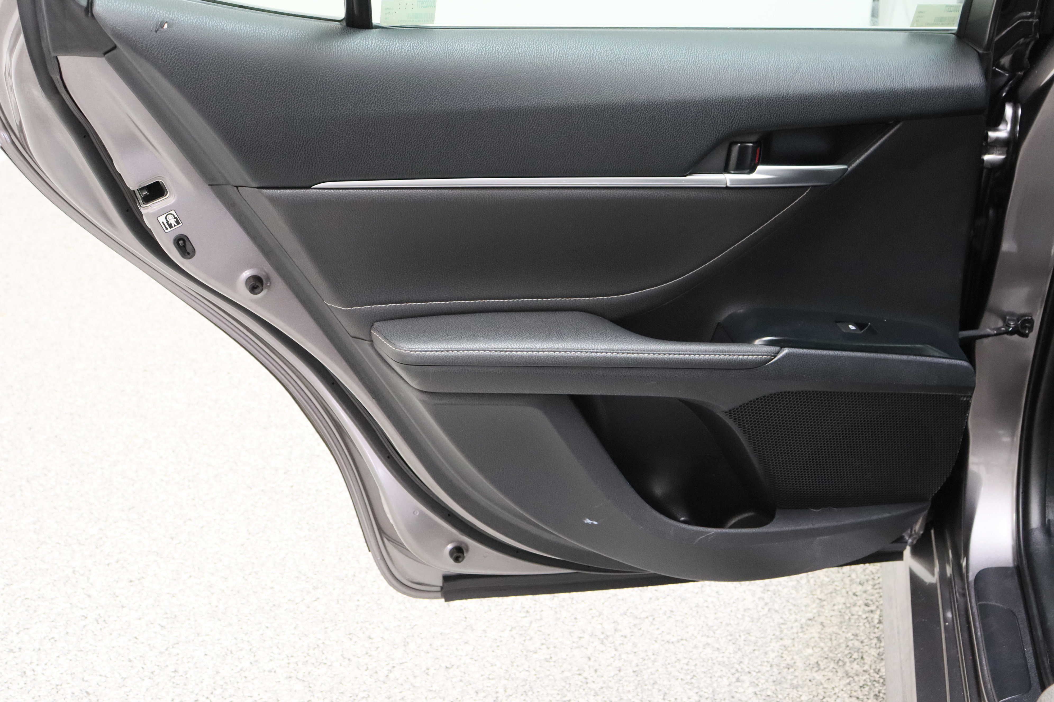 Used 2018 Toyota Camry XSE image 28