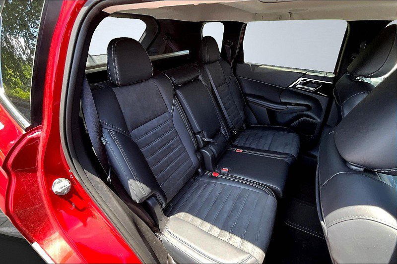 Used 2024 Mitsubishi Outlander SE AWD/4WD image 14