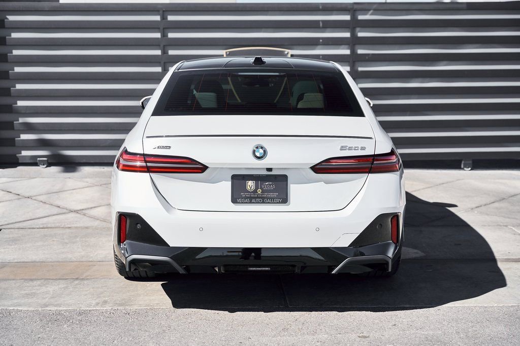 Used 2026 BMW 550e xDrive image 15