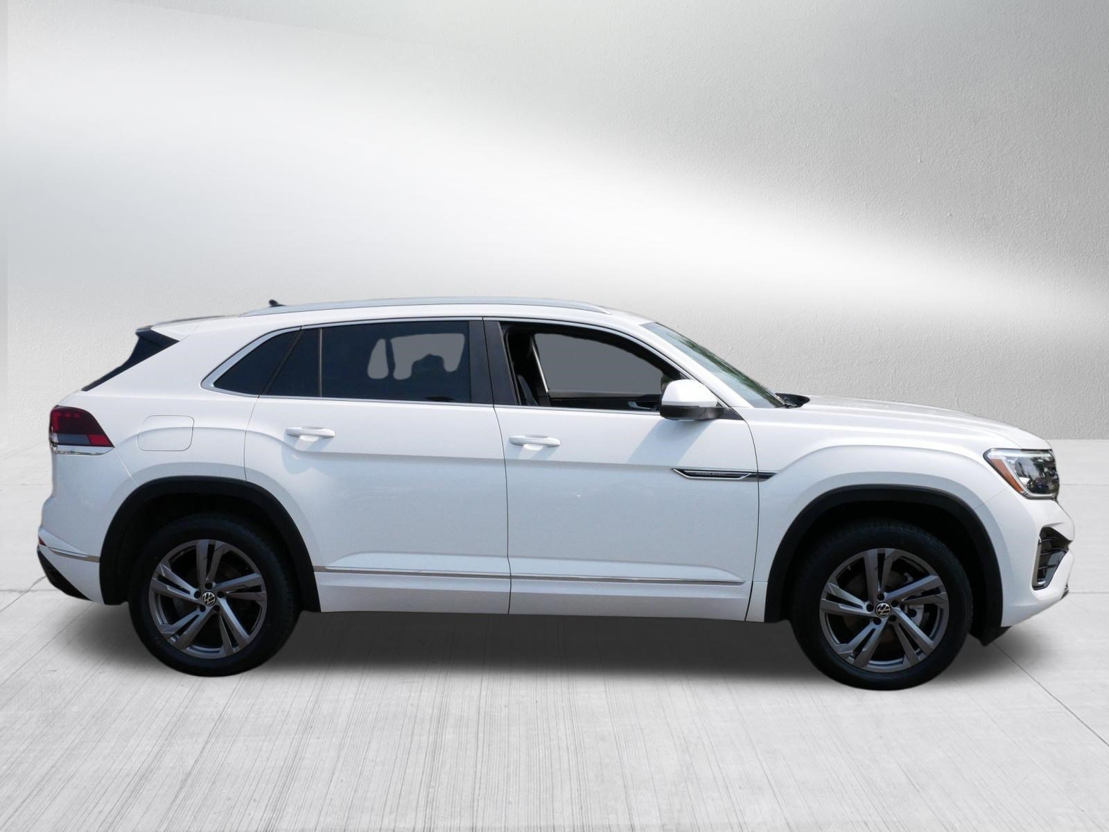 Certified 2024 Volkswagen Atlas Cross Sport SEL R-Line AWD/4WD image 8