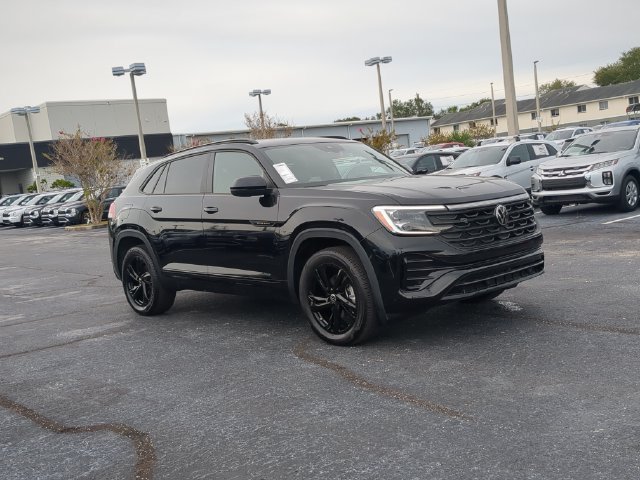 Used 2025 Volkswagen Atlas Cross Sport SEL R-Line AWD/4WD image 4